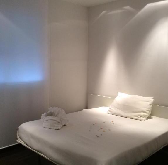 חדר סטנדרט לשלושה, 15.92