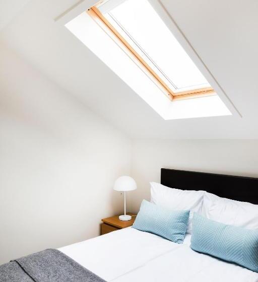 سوییت, Berg By Keflavik Airport