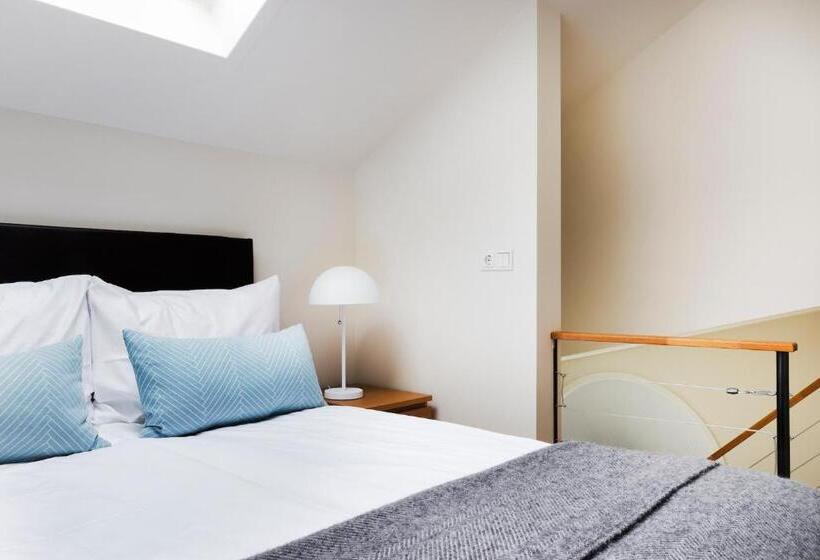 سوییت, Berg By Keflavik Airport