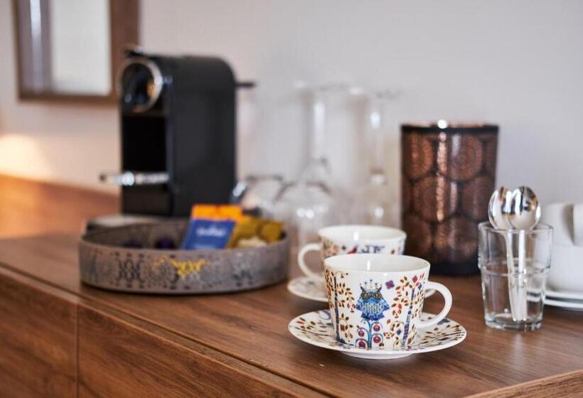 سوییت, Berg By Keflavik Airport