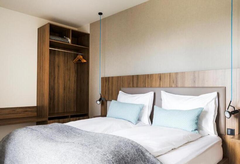 سوییت, Berg By Keflavik Airport