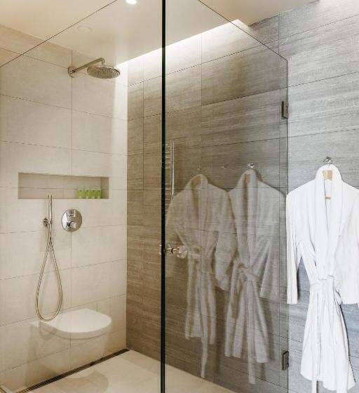 سوییت, Berg By Keflavik Airport