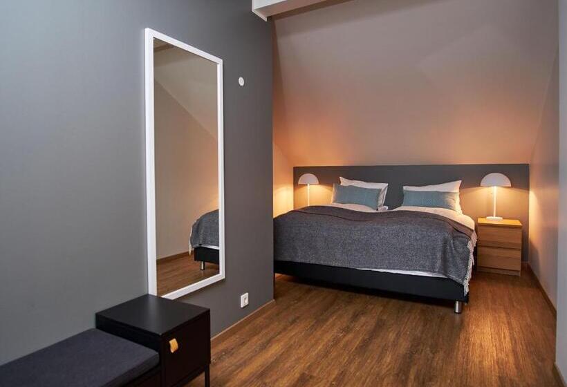 سوییت جونیور, Berg By Keflavik Airport