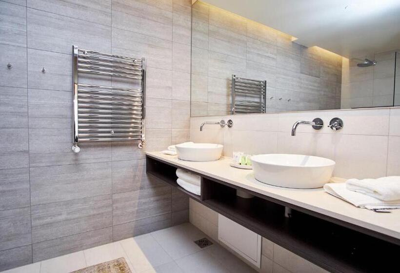 سوییت, Berg By Keflavik Airport