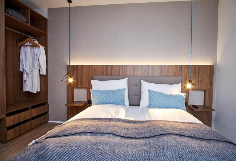 سوییت, Berg By Keflavik Airport