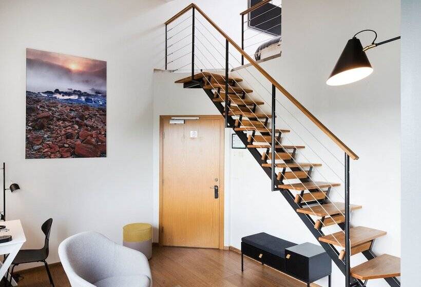 سوییت, Berg By Keflavik Airport