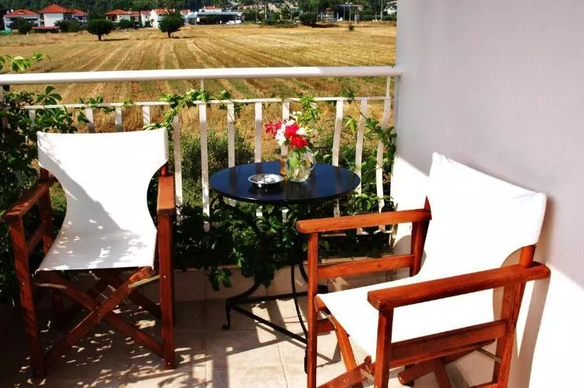 Standard Kolmen Hengen Huone, Dafnes Rooms
