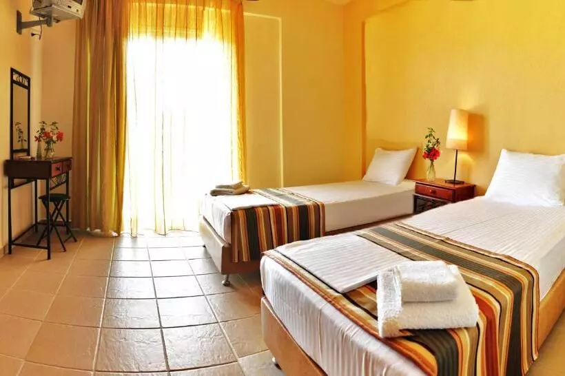 Standard Kolmen Hengen Huone, Dafnes Rooms