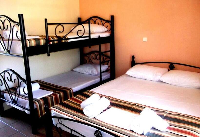 חדר סטנדרט לארבעה, Dafnes Rooms