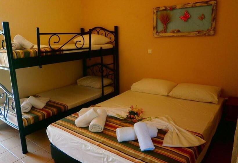 חדר סטנדרט לארבעה, Dafnes Rooms