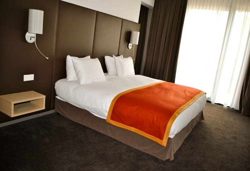 חדר סטנדרט, De La Source