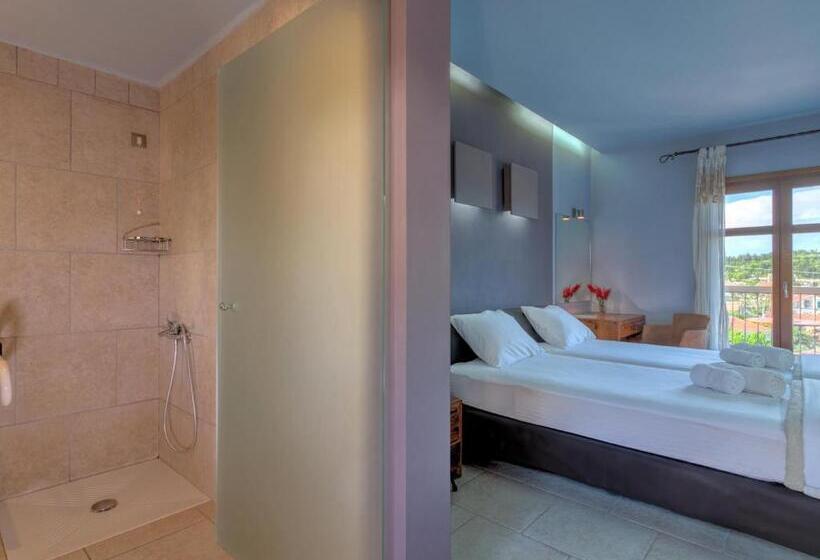 חדר סטנדרט מותאם לאדם עם מוגבלויות, Fiscardo Bay