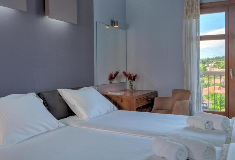 חדר סטנדרט מותאם לאדם עם מוגבלויות, Fiscardo Bay