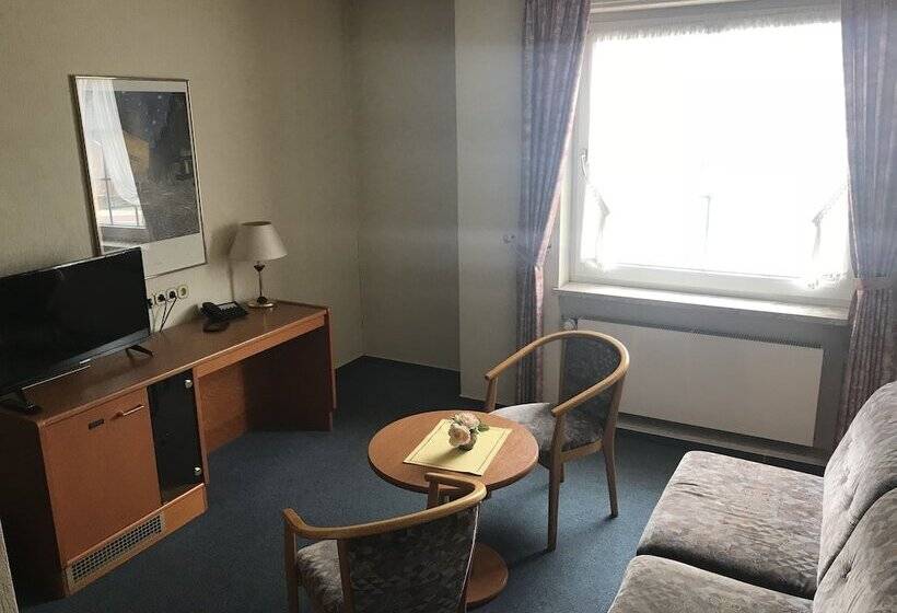 Номер Стандарт, Hungerkamp