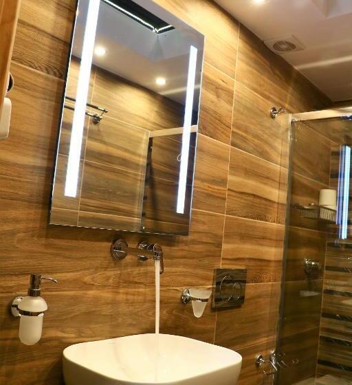 スタンダードトリプルルーム, Semiramis Guesthouse