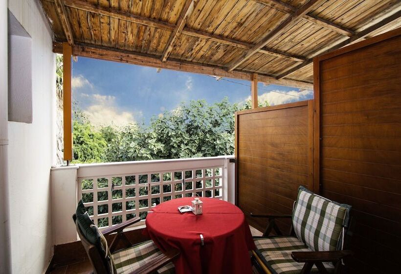 エコノミールーム, Semiramis Guesthouse