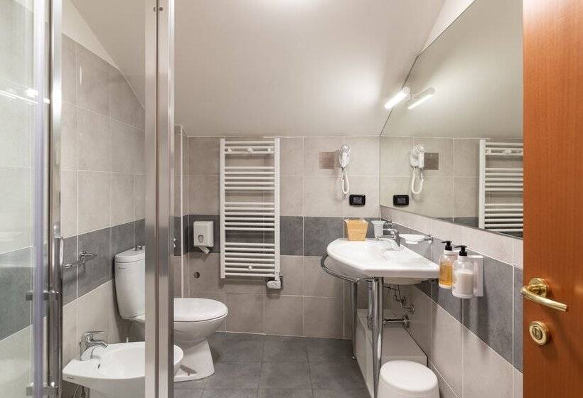 חדר סופריור לשלושה, Borgo Brianteo