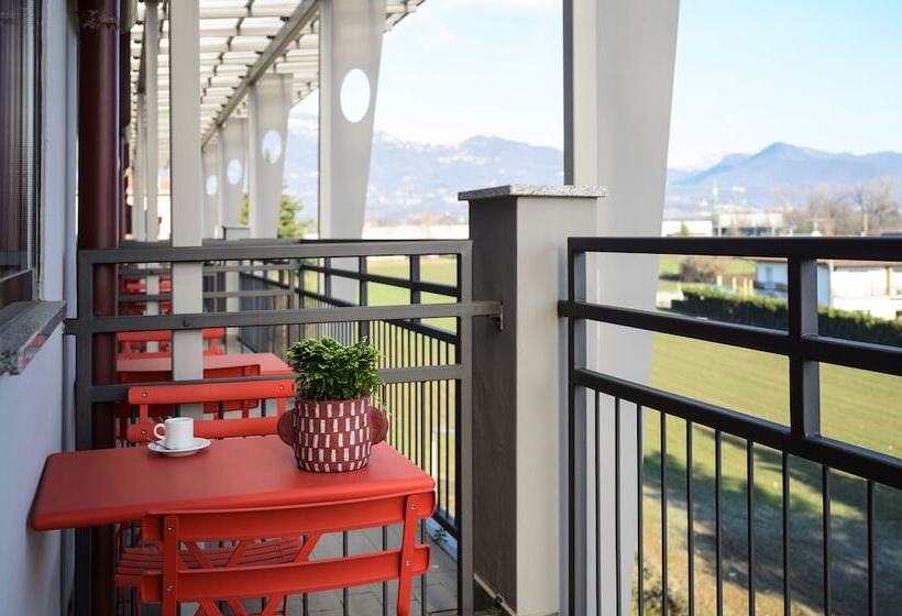 חדר סופריור לשלושה, Borgo Brianteo