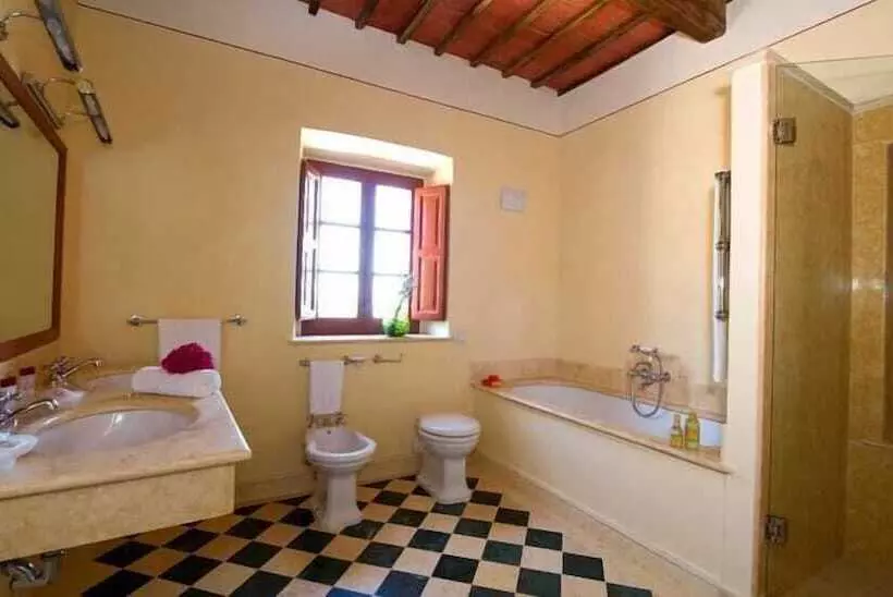 Comfort Kolmen Hengen Huone, Castello Di Gargonza