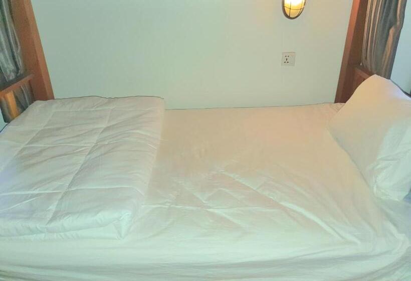 ルームシェアのワンベッド, Darling Pub Hostel