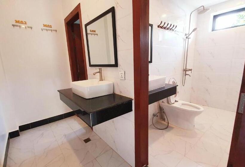 ルームシェアのワンベッド, Darling Pub Hostel