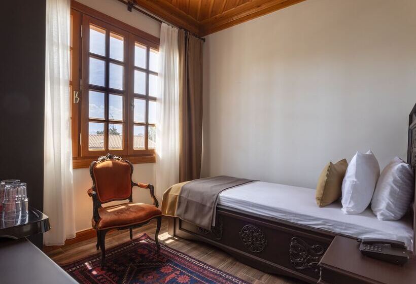اتاق استاندارد یک نفره, Woo Town Suites