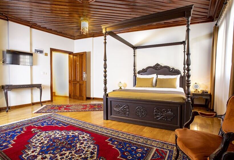 اتاق استاندارد سه نفره, Woo Town Suites