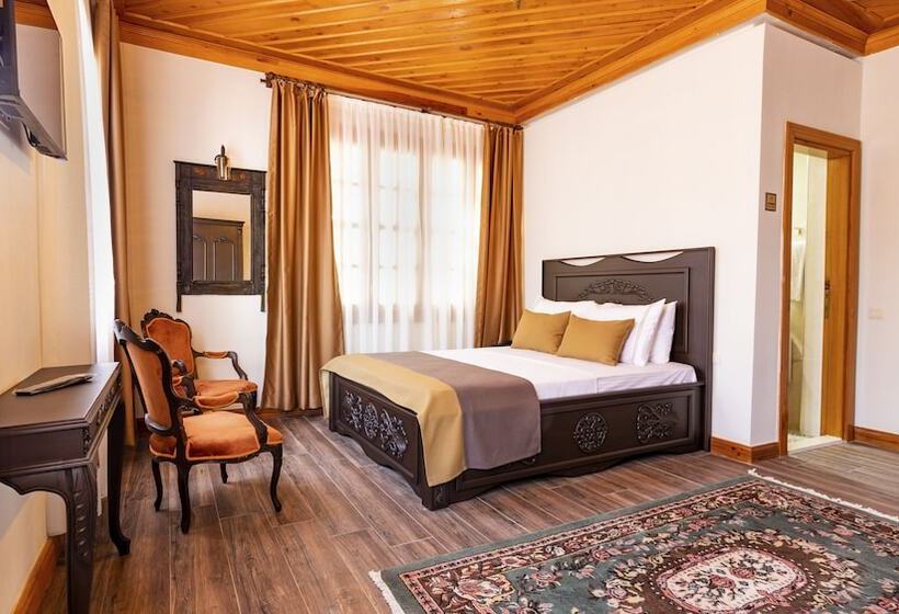 اتاق استاندارد سه نفره, Woo Town Suites