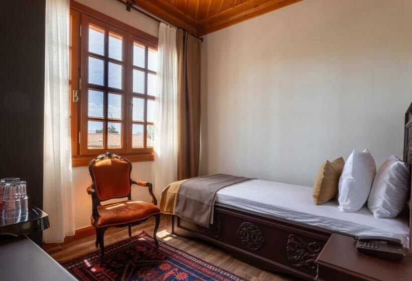 اتاق استاندارد یک نفره, Woo Town Suites