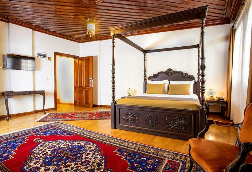 اتاق استاندارد سه نفره, Woo Town Suites