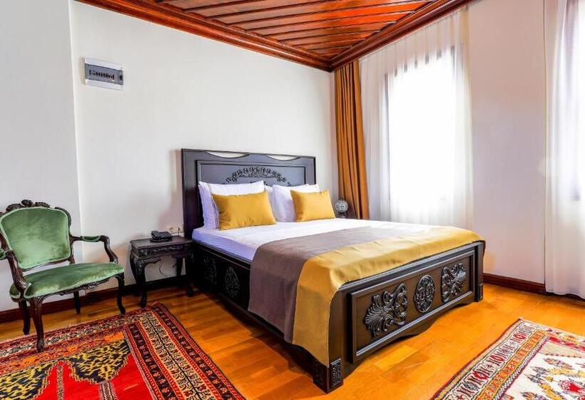 اتاق استاندارد سه نفره, Woo Town Suites