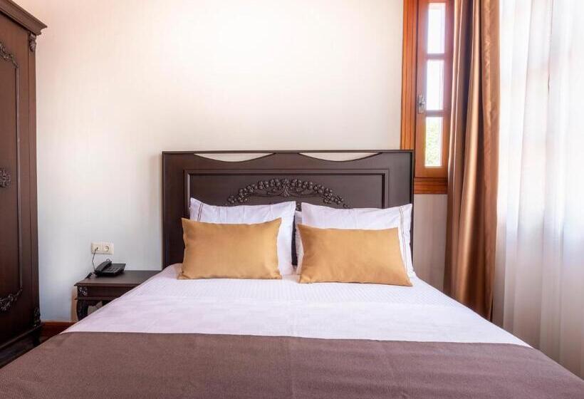 اتاق اکونومی, Woo Town Suites