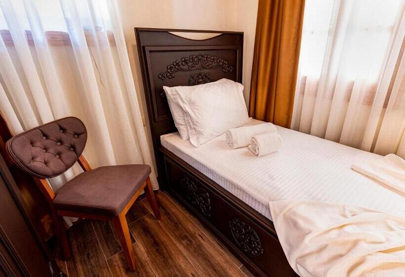 اتاق اکونومی یک تخته, Woo Town Suites