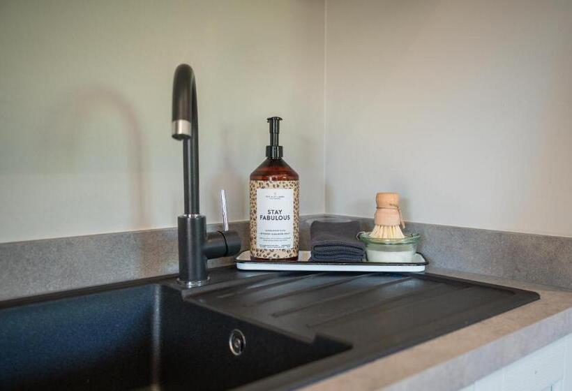 1 Bedroom Apartment Lake View, Stillinghof