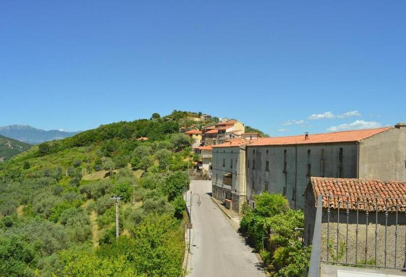 חדר סטנדרט עם מרפסת ונוף להרים, Casa Vacanze Santa Lucia