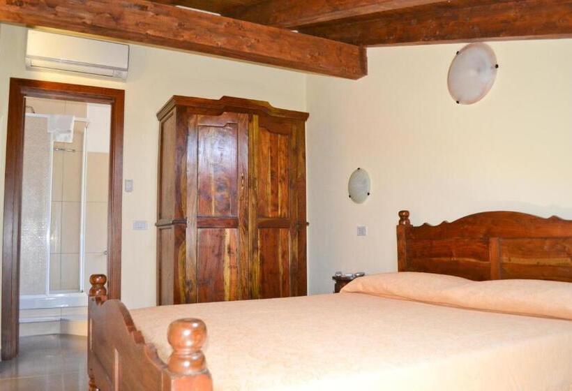 חדר סטנדרט עם מרפסת ונוף להרים, Casa Vacanze Santa Lucia