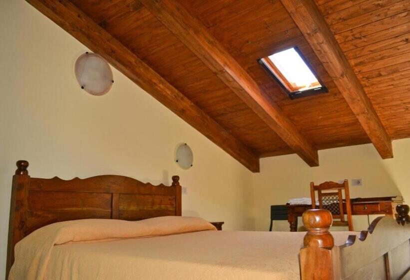 חדר סטנדרט עם מרפסת ונוף להרים, Casa Vacanze Santa Lucia