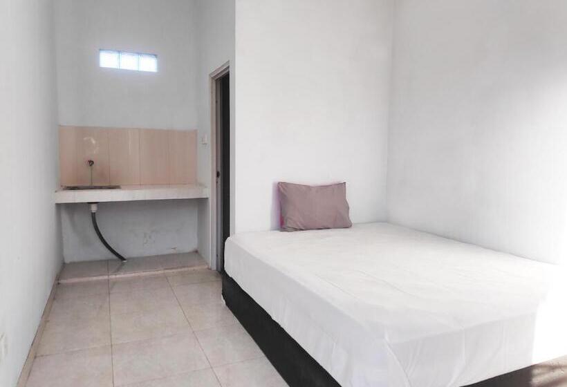 Номер Стандарт, Spot On 90962 Sedana House