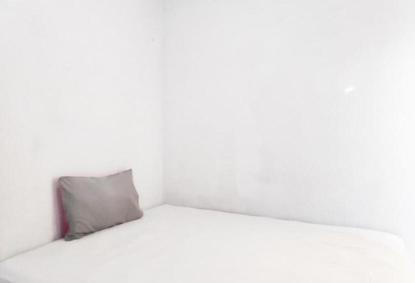 Номер Стандарт, Spot On 90962 Sedana House