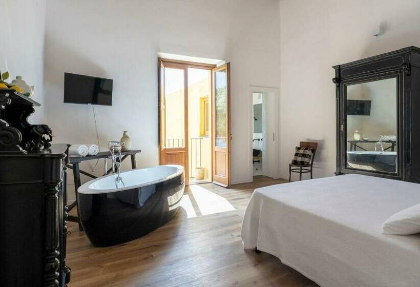اتاق لوکس با بالکن و چشم‌انداز دریا, Iancura   B&b Di Design A Salina