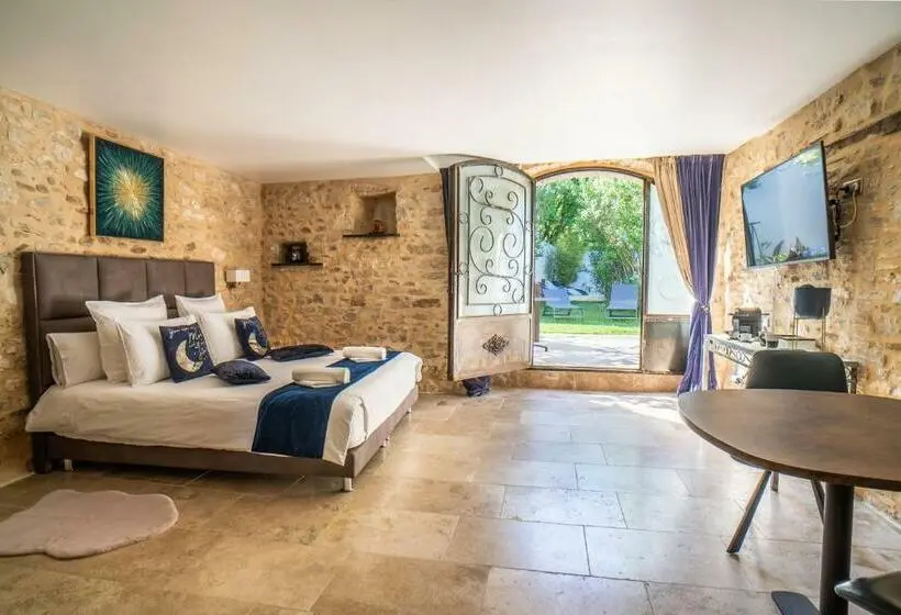キングサイズベッドのスタンダードルーム, Chambre D Hôte Avec Spa Privatif Domaine Les Nuits Envôutées Gard