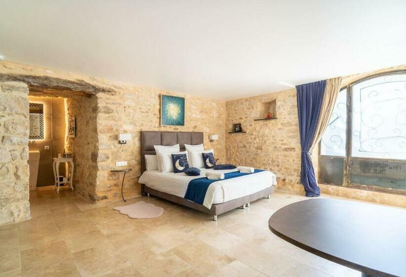 חדר סטנדרט עם מיטת קינג, Chambre D Hôte Avec Spa Privatif Domaine Les Nuits Envôutées   Gard