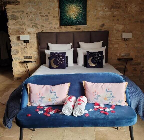 חדר סטנדרט עם מיטת קינג, Chambre D Hôte Avec Spa Privatif Domaine Les Nuits Envôutées   Gard