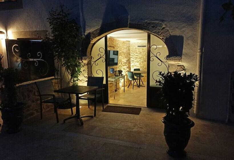 חדר סטנדרט עם מיטת קינג, Chambre D Hôte Avec Spa Privatif Domaine Les Nuits Envôutées   Gard