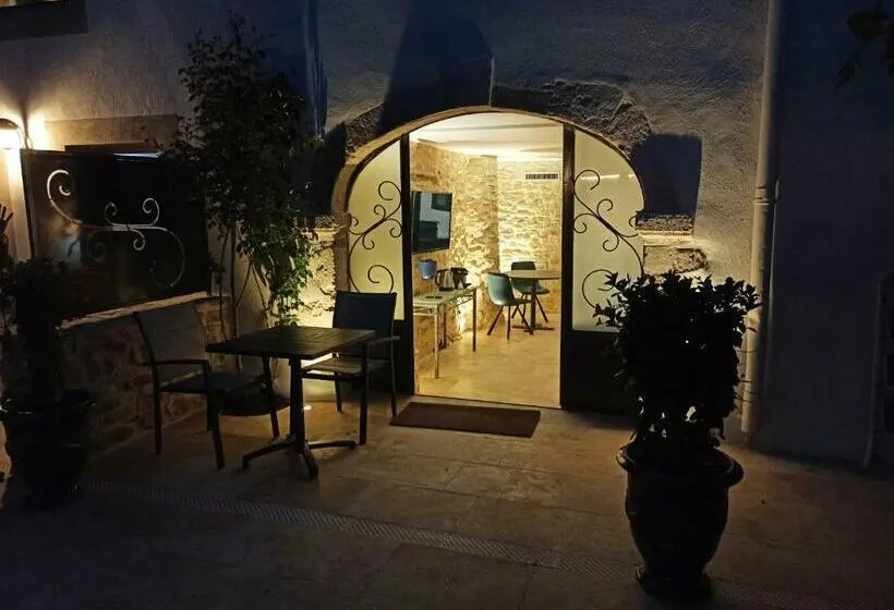 キングサイズベッドのスタンダードルーム, Chambre D Hôte Avec Spa Privatif Domaine Les Nuits Envôutées Gard