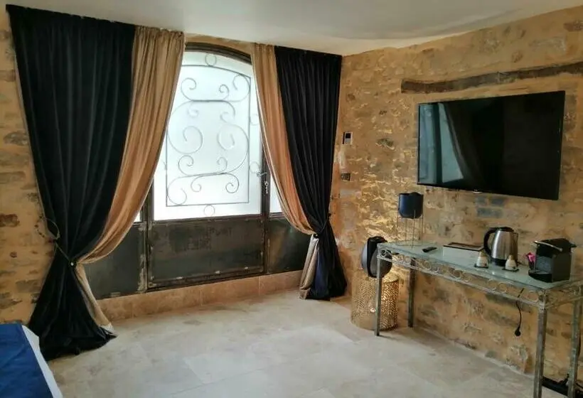 キングサイズベッドのスタンダードルーム, Chambre D Hôte Avec Spa Privatif Domaine Les Nuits Envôutées Gard