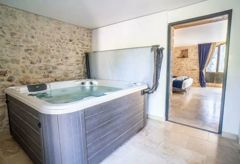 キングサイズベッドのスタンダードルーム, Chambre D Hôte Avec Spa Privatif Domaine Les Nuits Envôutées Gard