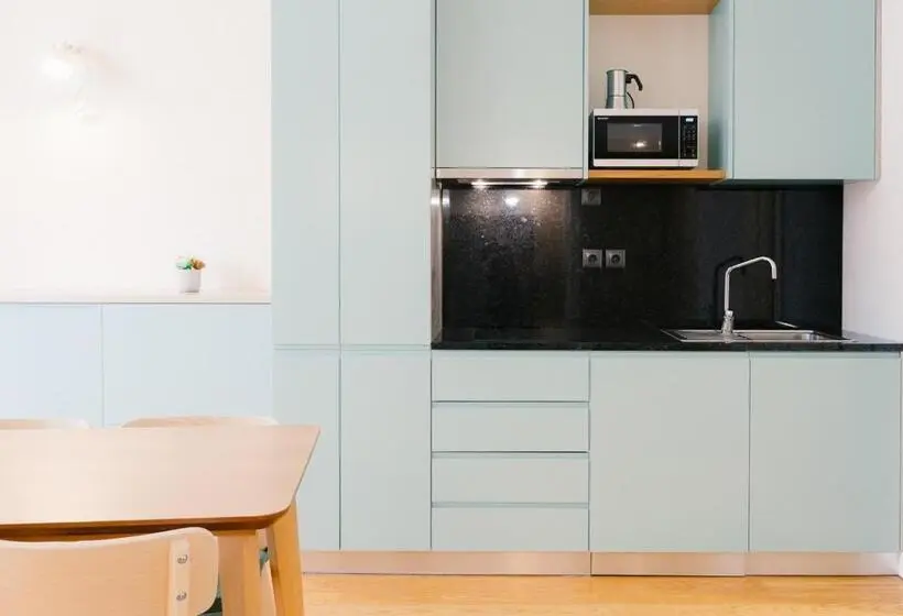 استودیوی استاندارد, Viva Three Magi Residence