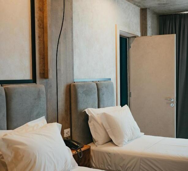 اتاق لوکس با بالکن, Amr Hotel Durres