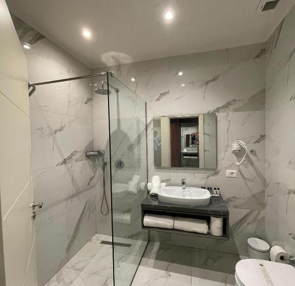 חדר סטנדרט לארבעה נוף לים, Amr Hotel Durres